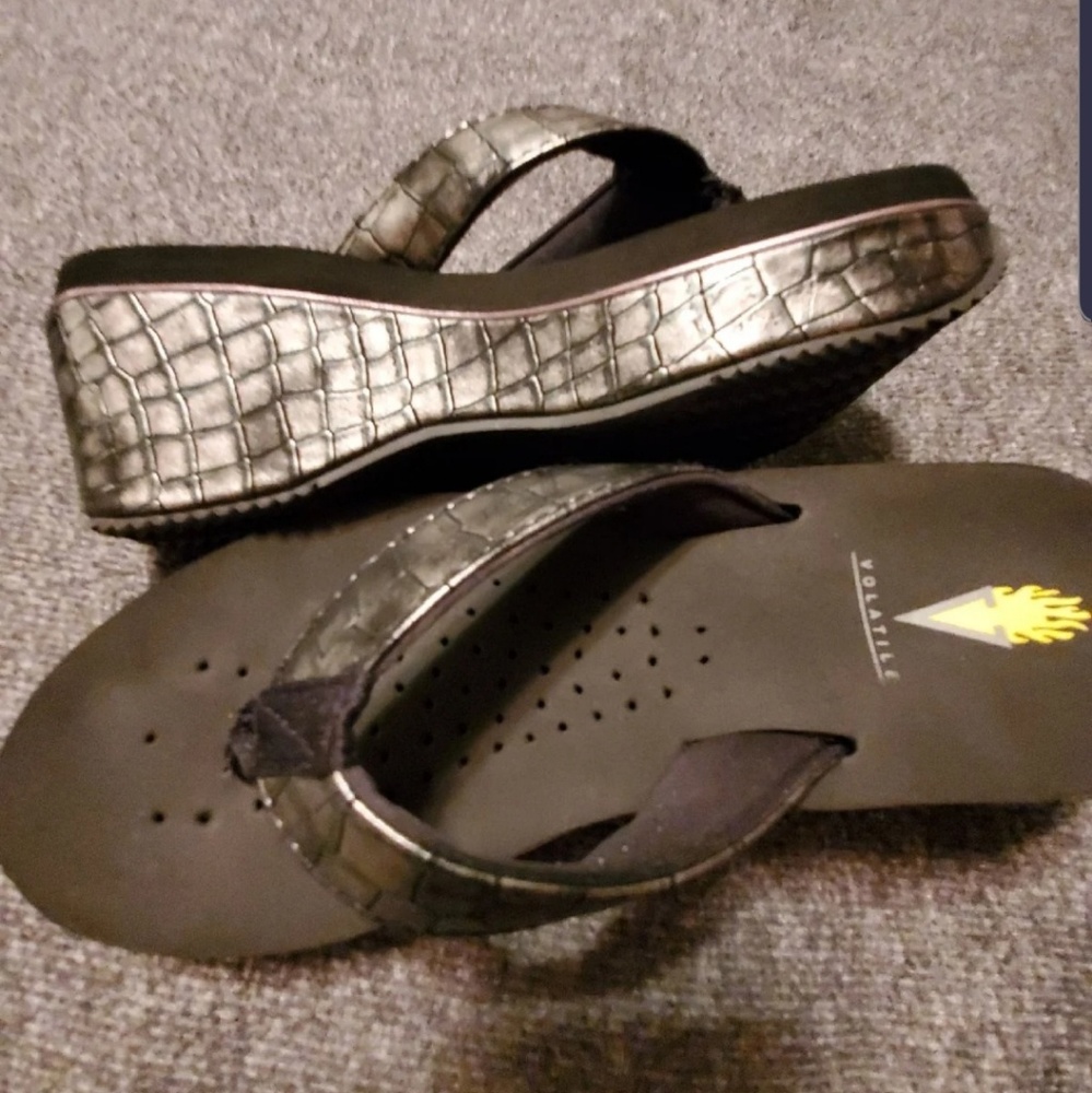 BNWOT Volatile Black Sandals Size 7